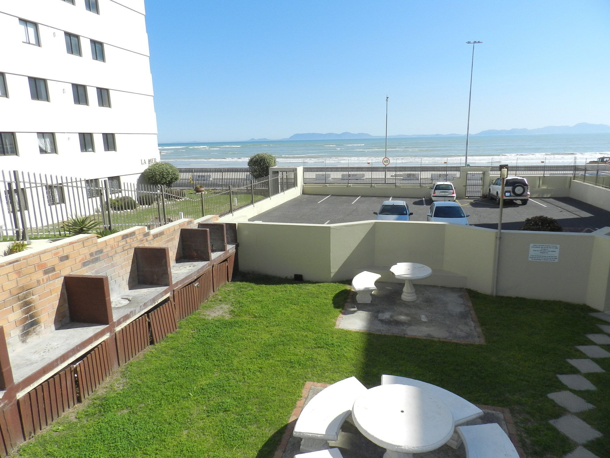 Silver Lining Beach Apartment Кейптаун Екстериор снимка
